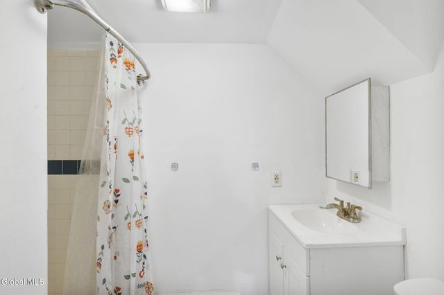 64 Elm Street, Albany, NY 12203