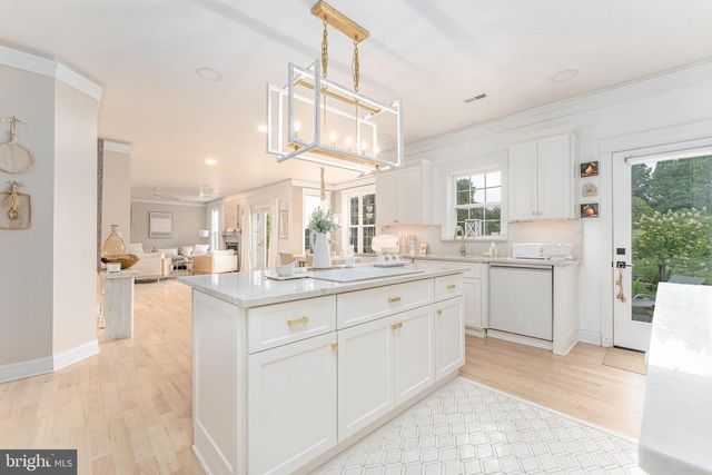 1051 SAINT MATTHEWS RD, Chester Springs, PA 19425