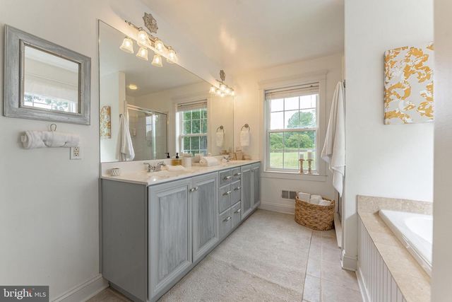 1051 SAINT MATTHEWS RD, Chester Springs, PA 19425