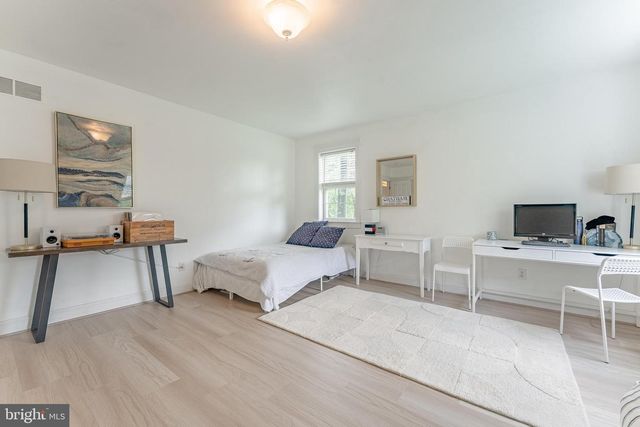 1051 SAINT MATTHEWS RD, Chester Springs, PA 19425