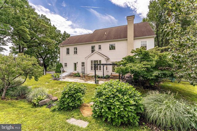 1051 SAINT MATTHEWS RD, Chester Springs, PA 19425