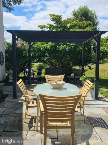 1051 SAINT MATTHEWS RD, Chester Springs, PA 19425