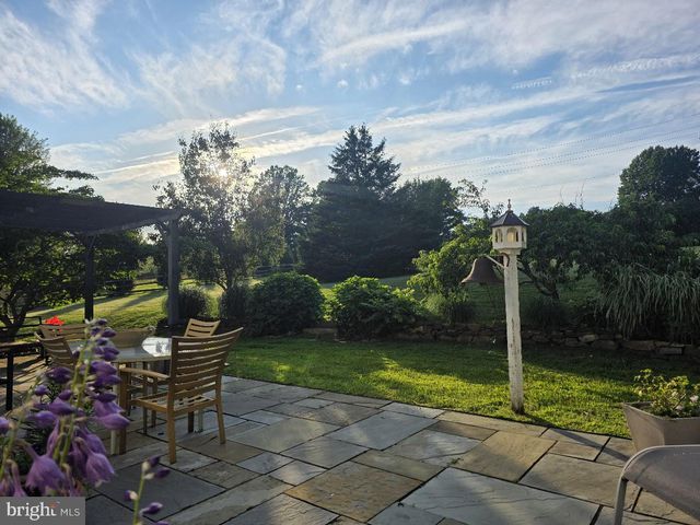 1051 SAINT MATTHEWS RD, Chester Springs, PA 19425