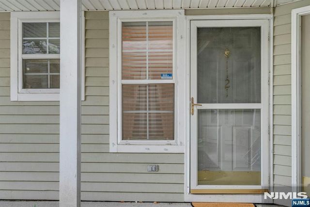 1121 Hyde Park Court, Mahwah, NJ 07430