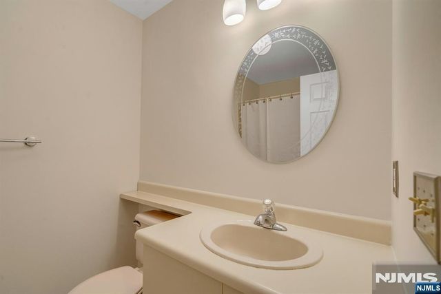 1121 Hyde Park Court, Mahwah, NJ 07430