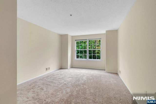 1121 Hyde Park Court, Mahwah, NJ 07430