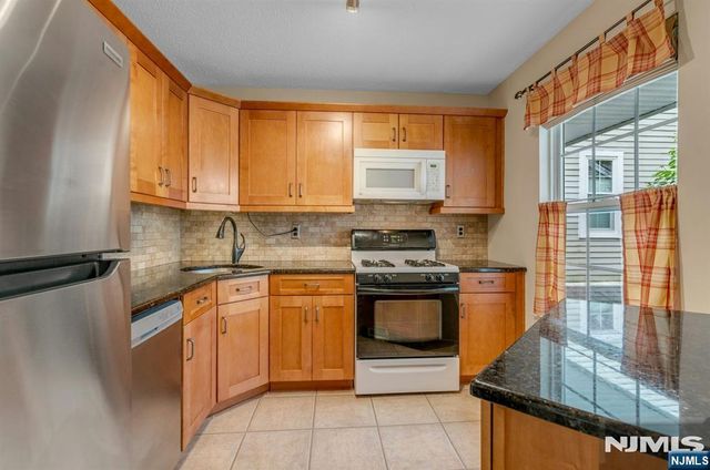 1121 Hyde Park Court, Mahwah, NJ 07430