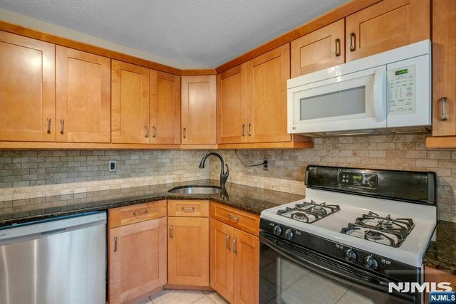 1121 Hyde Park Court, Mahwah, NJ 07430