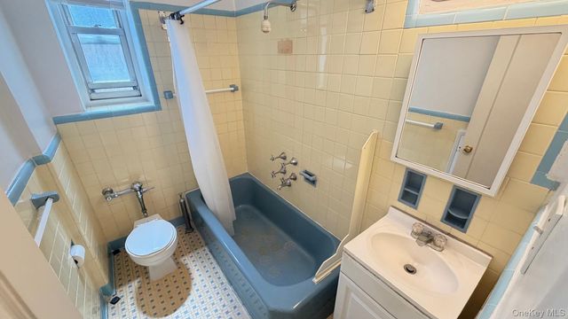 61-41 Saunders Street B67, Rego Park, NY 11374