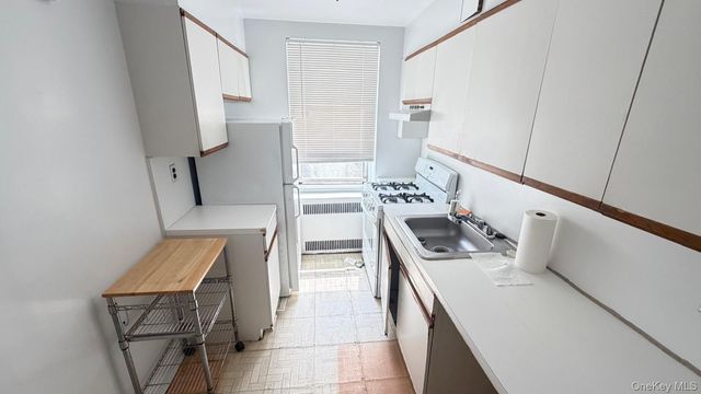 61-41 Saunders Street B67, Rego Park, NY 11374