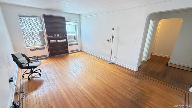 61-41 Saunders Street B67, Rego Park, NY 11374