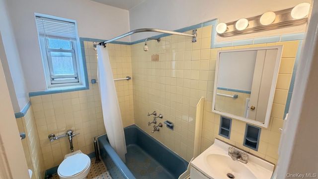 61-41 Saunders Street B67, Rego Park, NY 11374