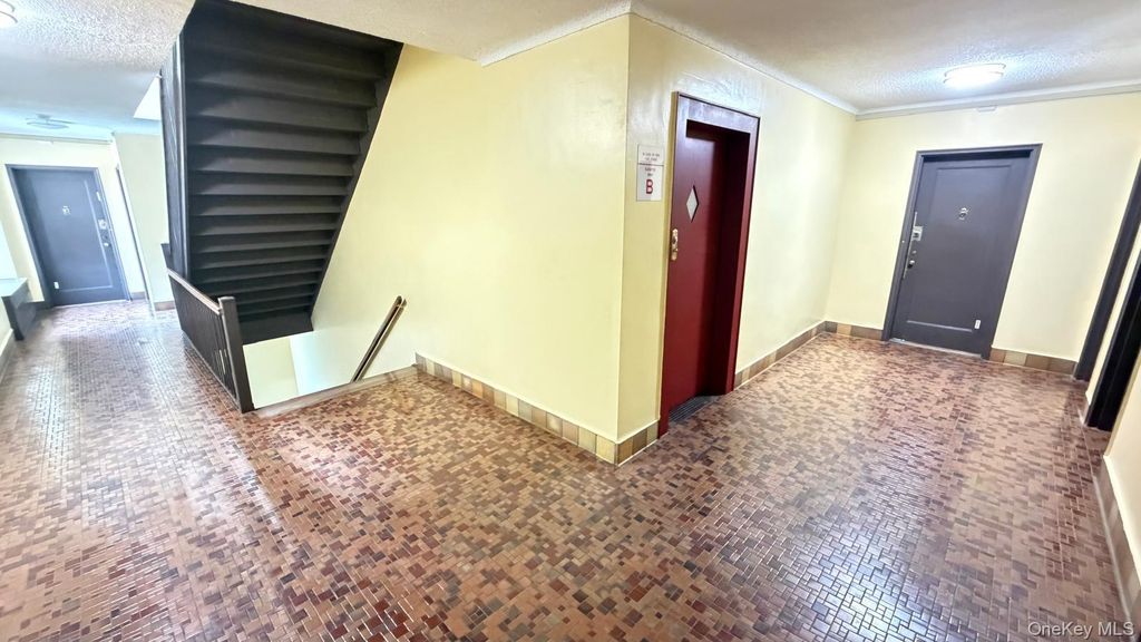 61-41 Saunders Street B67, Rego Park, NY 11374 — photo 4
