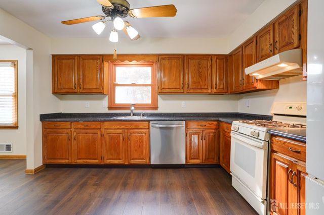 11 LENOX Street, Edison, NJ 08817