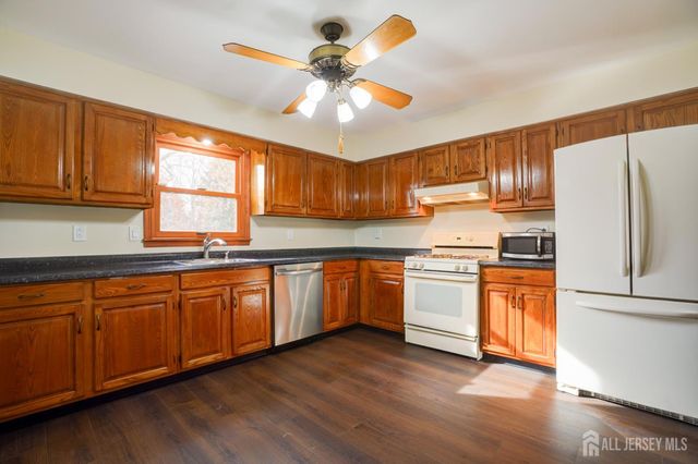 11 LENOX Street, Edison, NJ 08817