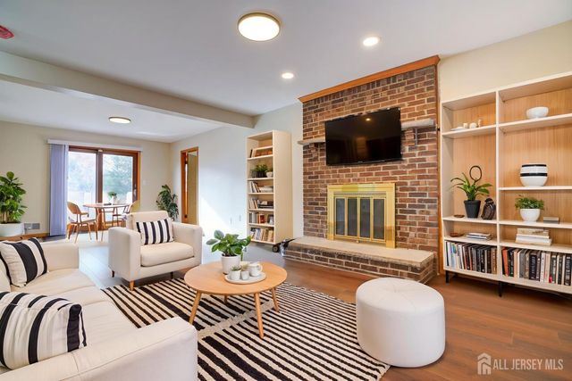 11 LENOX Street, Edison, NJ 08817