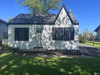 1230 Bacon Street, Monroe, MI 48161