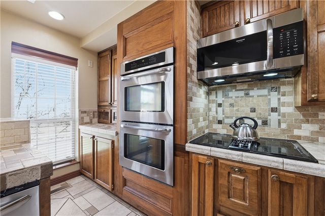 16602 N Willow Drive, Rogers, AR 72756