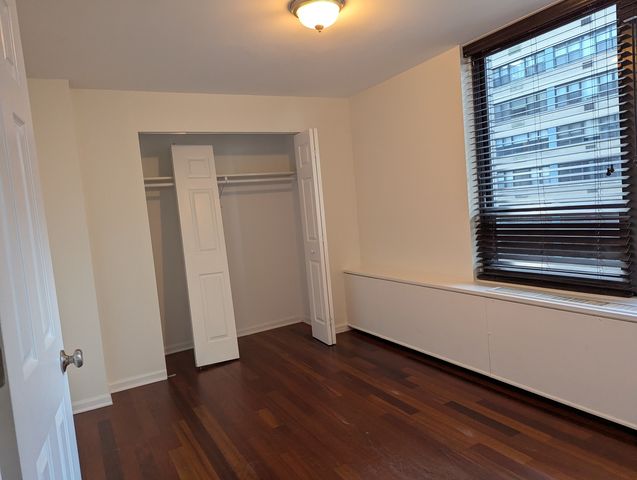 222 E PEARSON Street 2001, Chicago, IL 60611