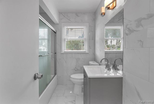 1411 Meadowlane Street, Inkster, MI 48141