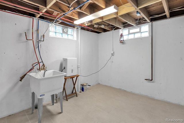 1411 Meadowlane Street, Inkster, MI 48141