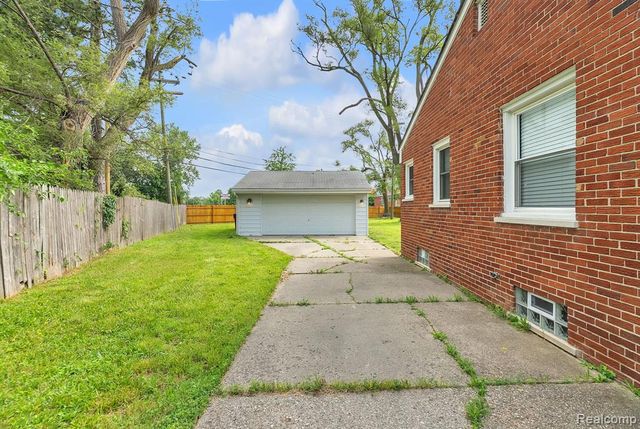 1411 Meadowlane Street, Inkster, MI 48141