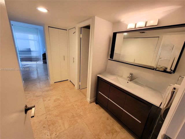 20379 W Country Club Drive 539, Aventura, FL 33180