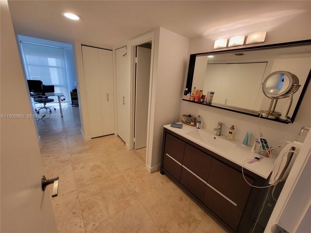 20379 W Country Club Drive 539, Aventura, FL 33180