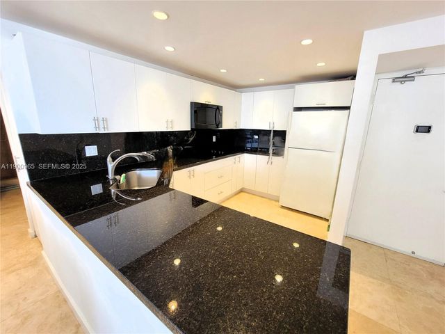 20379 W Country Club Drive 539, Aventura, FL 33180