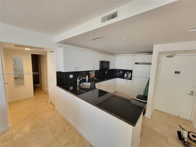 20379 W Country Club Drive 539, Aventura, FL 33180