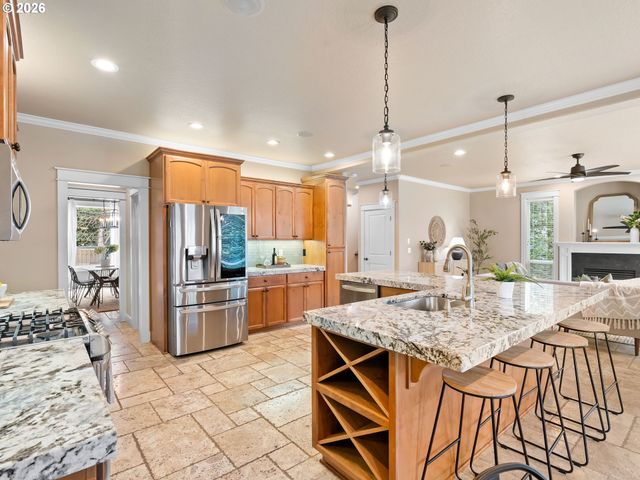 4556 Sw TAYLORS FERRY Rd, Portland, OR 97219