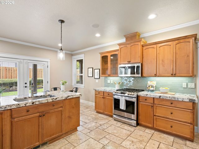 4556 Sw TAYLORS FERRY Rd, Portland, OR 97219