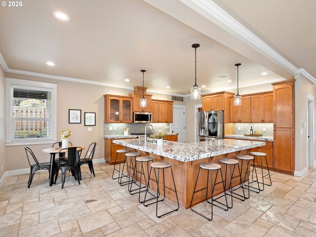 4556 Sw TAYLORS FERRY Rd, Portland, OR 97219