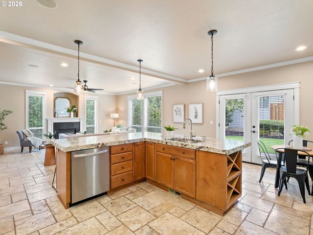 4556 Sw TAYLORS FERRY Rd, Portland, OR 97219