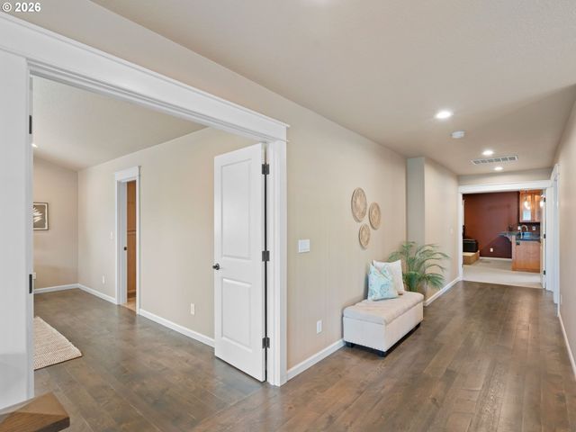 4556 Sw TAYLORS FERRY Rd, Portland, OR 97219