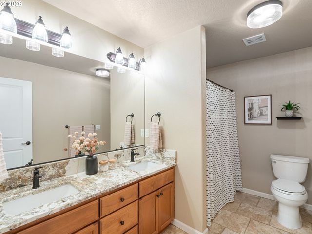 4556 Sw TAYLORS FERRY Rd, Portland, OR 97219