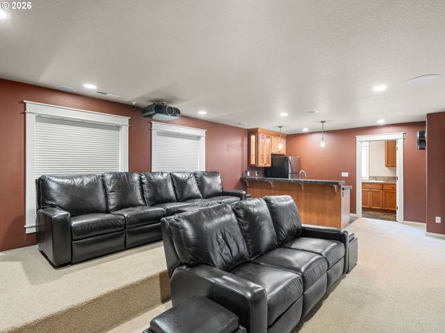 4556 Sw TAYLORS FERRY Rd, Portland, OR 97219