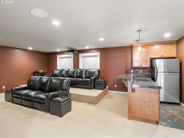 4556 Sw TAYLORS FERRY Rd, Portland, OR 97219