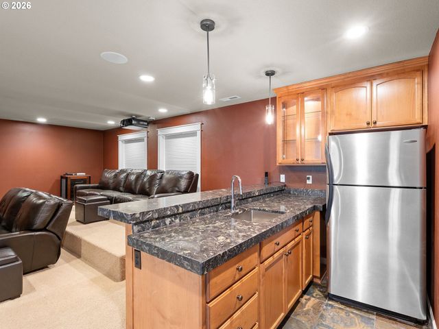 4556 Sw TAYLORS FERRY Rd, Portland, OR 97219