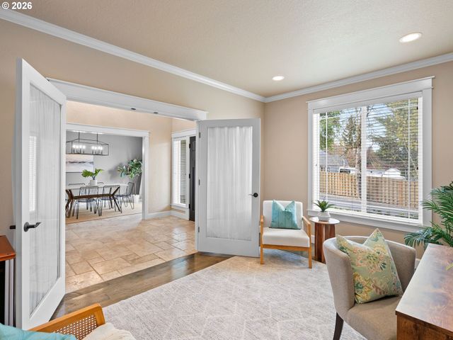 4556 Sw TAYLORS FERRY Rd, Portland, OR 97219