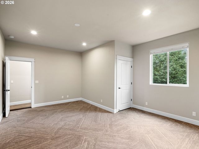 4556 Sw TAYLORS FERRY Rd, Portland, OR 97219