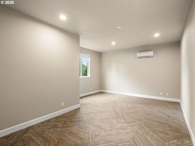 4556 Sw TAYLORS FERRY Rd, Portland, OR 97219