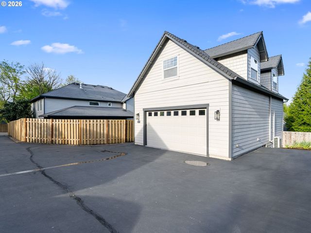 4556 Sw TAYLORS FERRY Rd, Portland, OR 97219