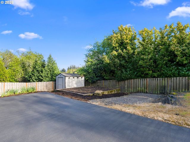 4556 Sw TAYLORS FERRY Rd, Portland, OR 97219