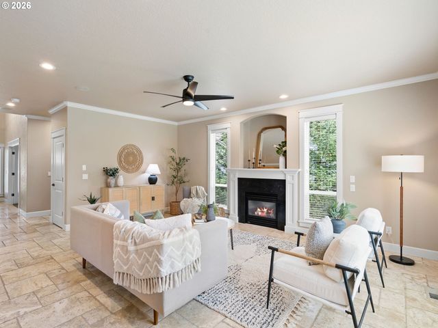 4556 Sw TAYLORS FERRY Rd, Portland, OR 97219