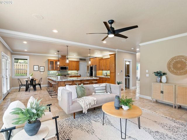 4556 Sw TAYLORS FERRY Rd, Portland, OR 97219