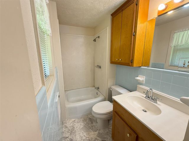 309 Town And Country Drive, El Campo, TX 77437