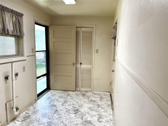 309 Town And Country Drive, El Campo, TX 77437