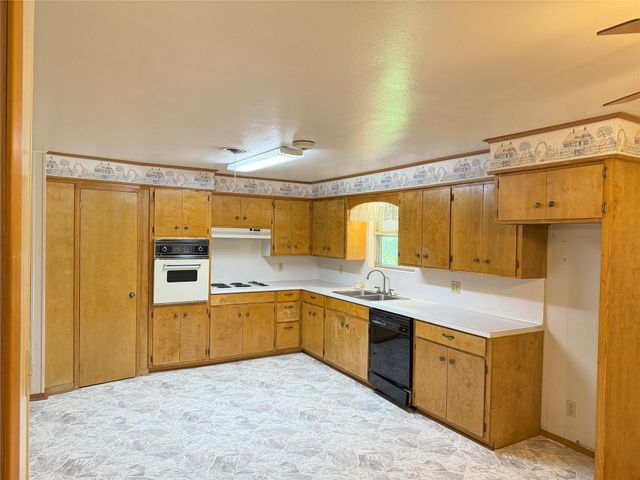 309 Town And Country Drive, El Campo, TX 77437