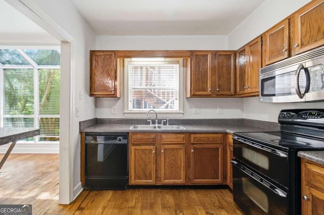7500 Roswell Road 6, Sandy Springs, GA 30350